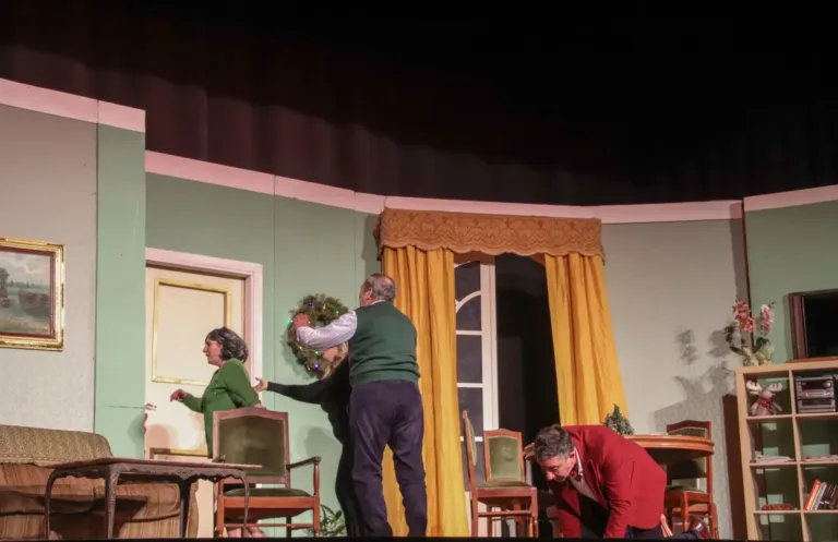 Roba da matti, Compagnia Teatrale Jonica: foto di scena