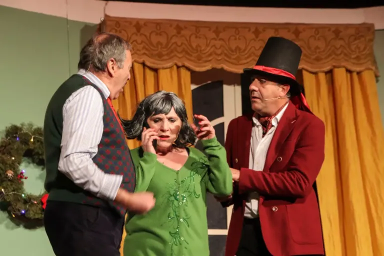 Roba da matti, Compagnia Teatrale Jonica: foto di scena