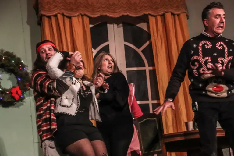 Roba da matti, Compagnia Teatrale Jonica: foto di scena
