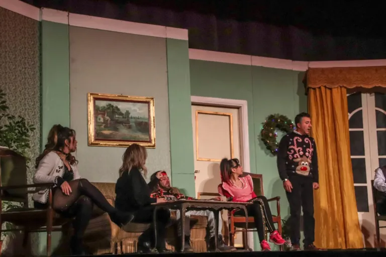 Roba da matti, Compagnia Teatrale Jonica: foto di scena