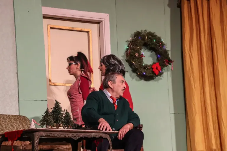 Roba da matti, Compagnia Teatrale Jonica: foto di scena