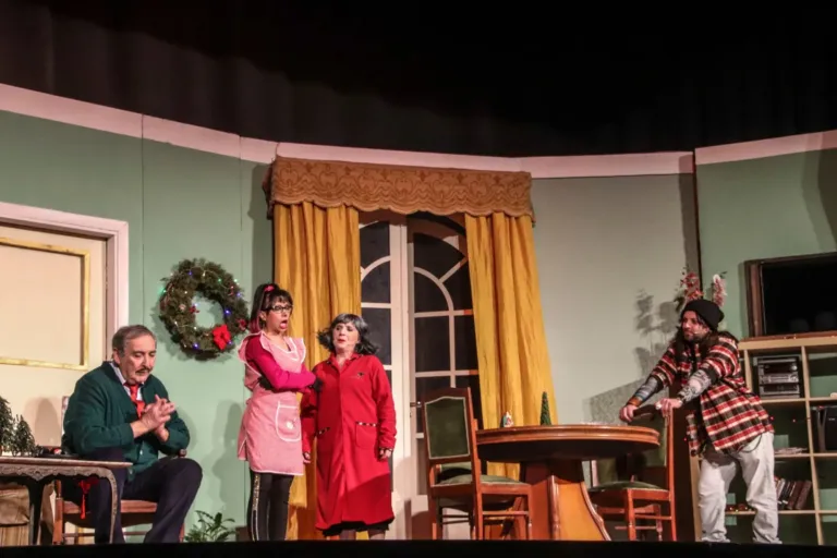 Roba da matti, Compagnia Teatrale Jonica: foto di scena