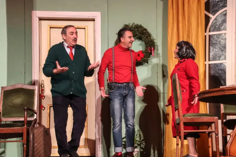 Roba da matti, Compagnia Teatrale Jonica: foto di scena