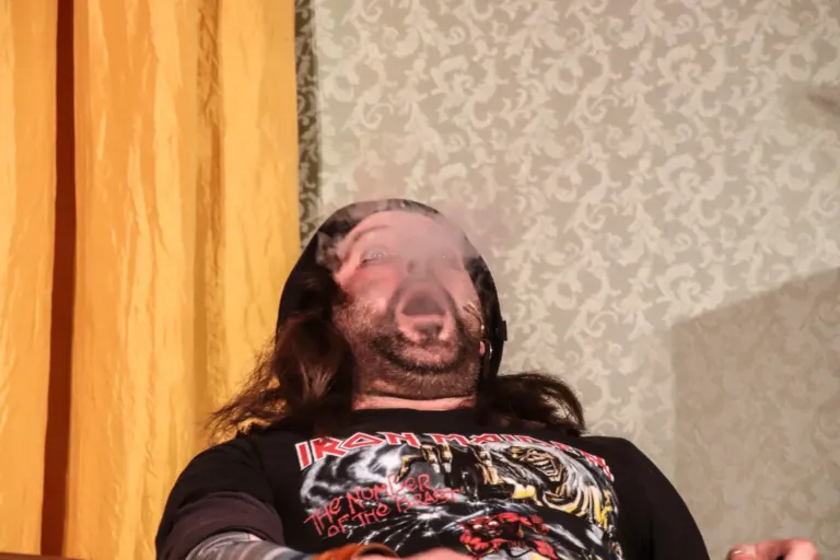 Roba da matti, Compagnia Teatrale Jonica: foto di scena