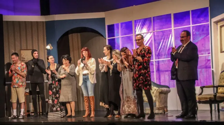 Una parente di troppo, Compagnia Teatrale Jonica: foto di scena