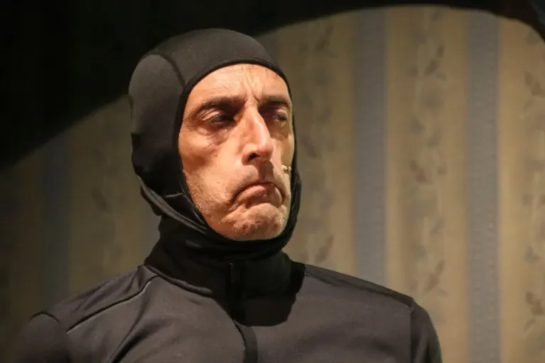 Una parente di troppo, Compagnia Teatrale Jonica: foto di scena