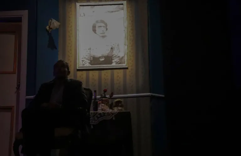Una parente di troppo, Compagnia Teatrale Jonica: foto di scena