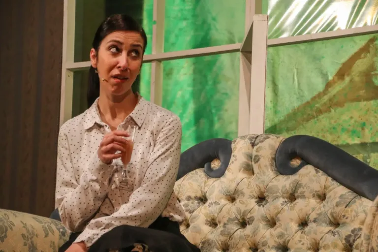 Una parente di troppo, Compagnia Teatrale Jonica: foto di scena