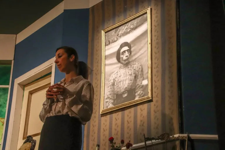 Una parente di troppo, Compagnia Teatrale Jonica: foto di scena