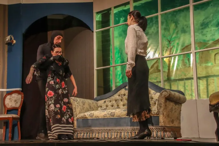 Una parente di troppo, Compagnia Teatrale Jonica: foto di scena