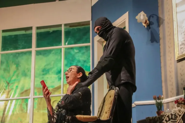 Una parente di troppo, Compagnia Teatrale Jonica: foto di scena