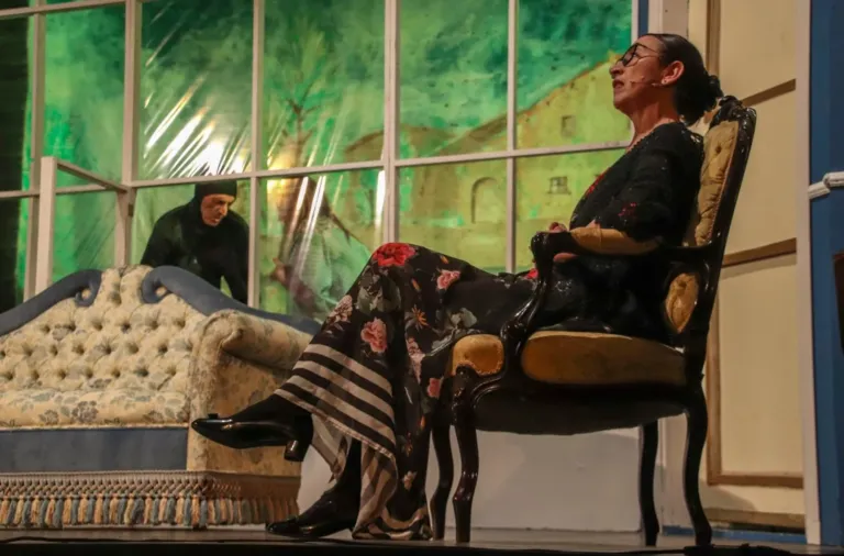Una parente di troppo, Compagnia Teatrale Jonica: foto di scena
