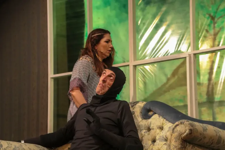 Una parente di troppo, Compagnia Teatrale Jonica: foto di scena