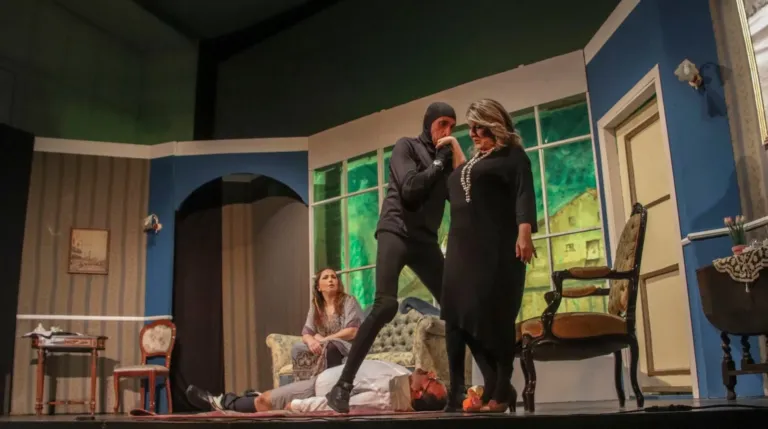 Una parente di troppo, Compagnia Teatrale Jonica: foto di scena