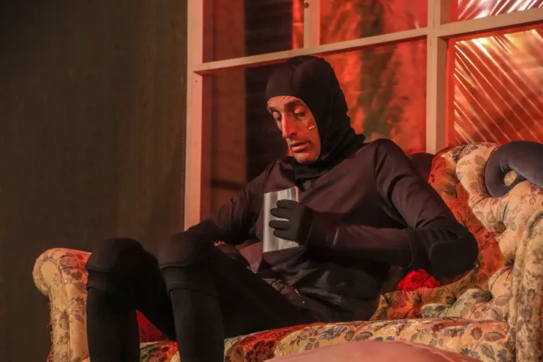 Una parente di troppo, Compagnia Teatrale Jonica: foto di scena