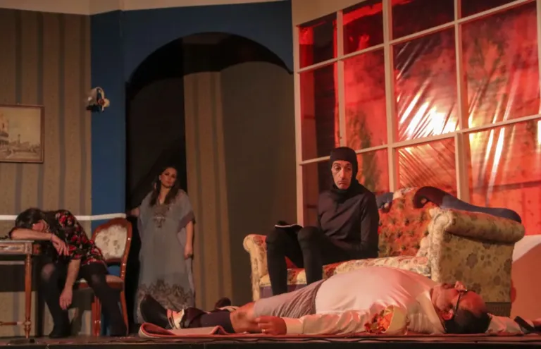 Una parente di troppo, Compagnia Teatrale Jonica: foto di scena