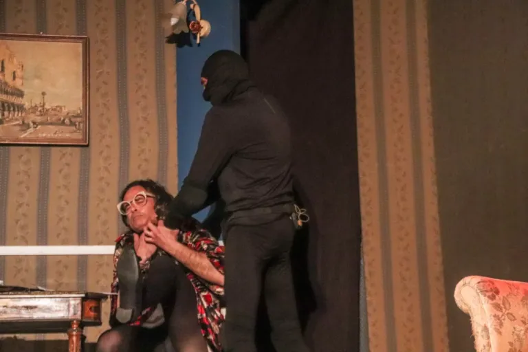 Una parente di troppo, Compagnia Teatrale Jonica: foto di scena