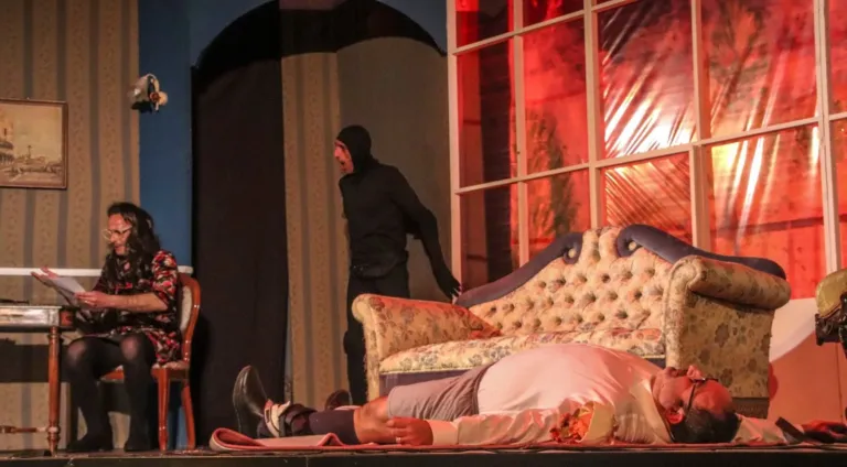 Una parente di troppo, Compagnia Teatrale Jonica: foto di scena