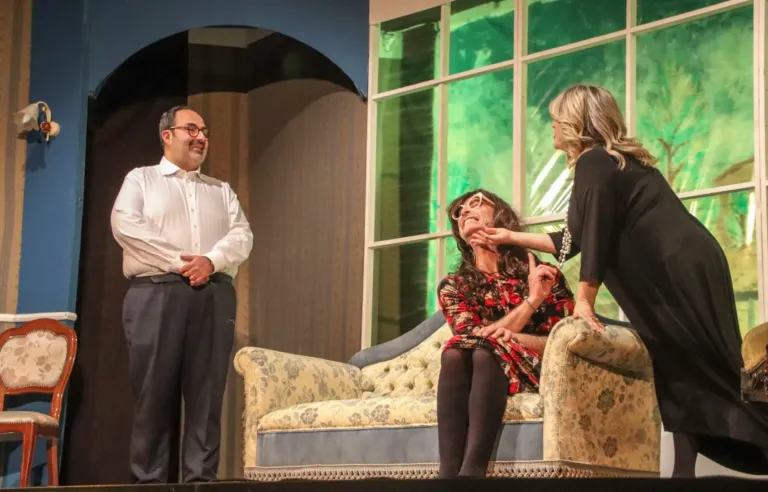 Una parente di troppo, Compagnia Teatrale Jonica: foto di scena