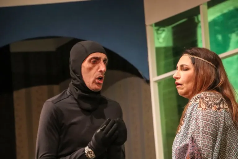 Una parente di troppo, Compagnia Teatrale Jonica: foto di scena