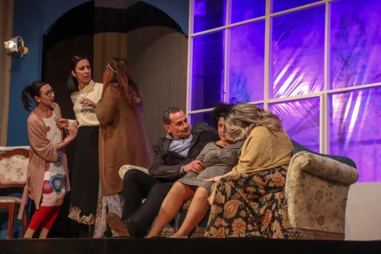Una parente di troppo, Compagnia Teatrale Jonica: foto di scena