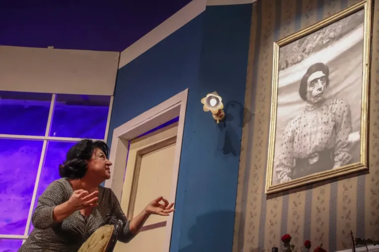 Una parente di troppo, Compagnia Teatrale Jonica: foto di scena