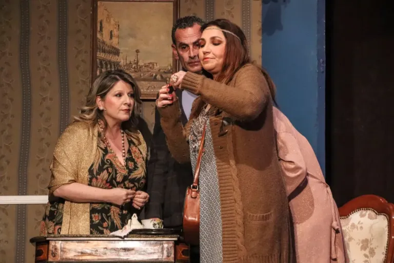 Una parente di troppo, Compagnia Teatrale Jonica: foto di scena