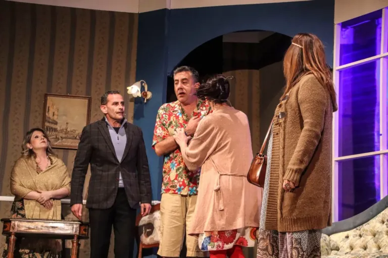 Una parente di troppo, Compagnia Teatrale Jonica: foto di scena