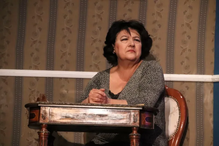 Una parente di troppo, Compagnia Teatrale Jonica: foto di scena