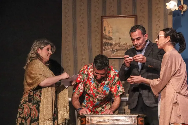Una parente di troppo, Compagnia Teatrale Jonica: foto di scena