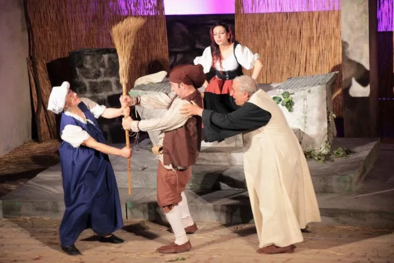 L'arte della beffa, Compagnia Teatrale Jonica: foto di scena